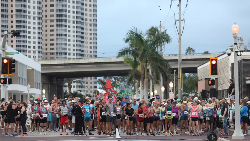 600 runners of our 5k &quot;Run to the Arts&quot; line up at the starting line.