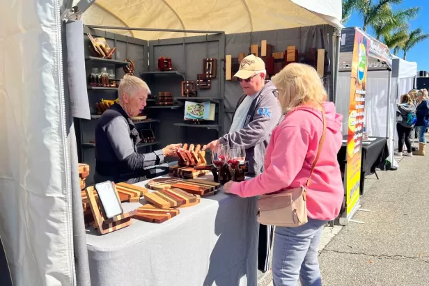 customers visiting a vendor
